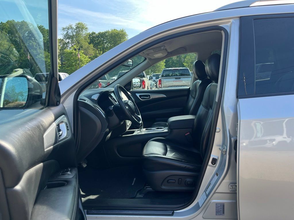 Used 2020 Nissan Pathfinder SL FWD image 18