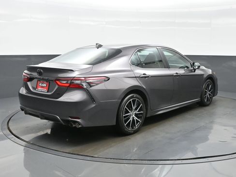 Used 2022 Toyota Camry SE FWD image 6