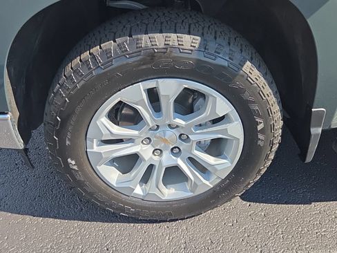 Used 2025 Chevrolet Silverado 1500 LTZ AWD/4WD image 9