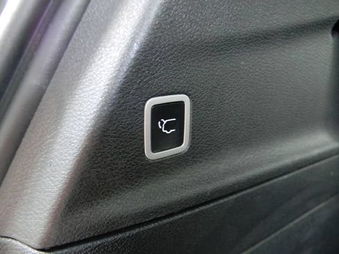Used 2025 Chrysler Pacifica Limited FWD image 21