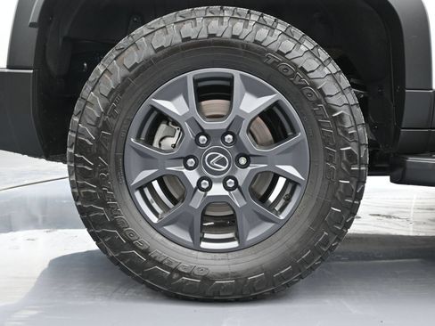 Used 2024 Lexus GX 550 AWD/4WD image 18