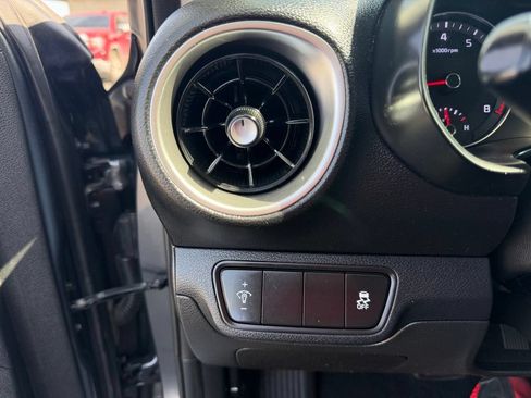Used 2022 Kia Forte LXS FWD image 19