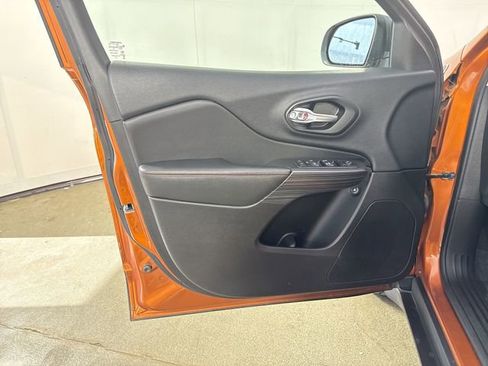 Used 2015 Jeep Cherokee Trailhawk w/ Cold Weather Group AWD/4WD image 20