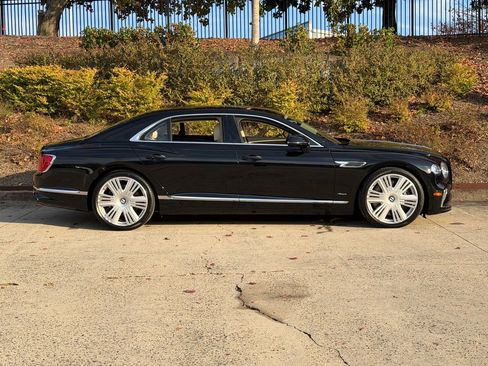 New 2026 Bentley Flying Spur Azure image 10
