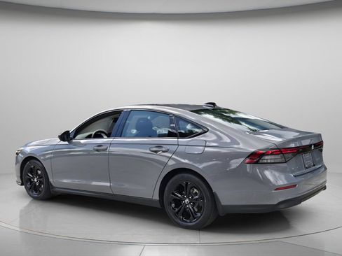 Certified 2025 Honda Accord SE image 8