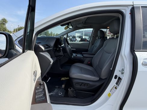 Certified 2024 Toyota Sienna XLE FWD image 14