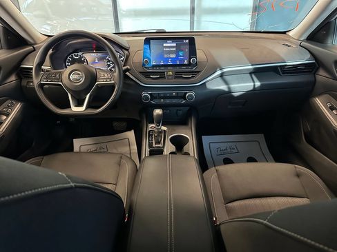 Used 2022 Nissan Altima 2.5 SV FWD image 9