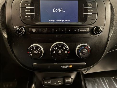 Used 2017 Kia Soul image 19