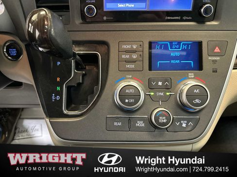 Used 2020 Toyota Sienna XLE image 26