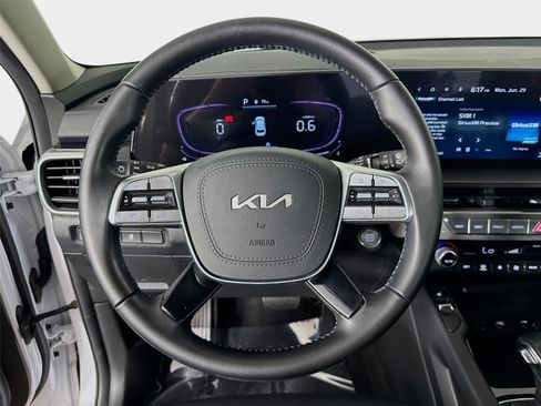 Certified 2023 Kia Telluride S w/ S Sunroof Package FWD image 12