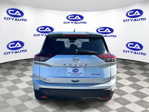 Used 2024 Nissan Rogue SV image 5