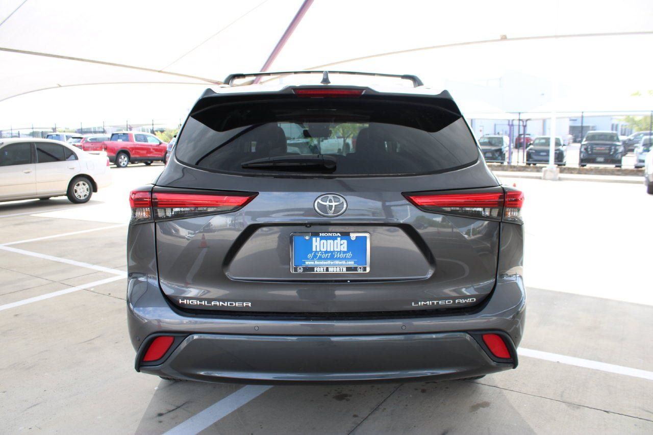 Used 2023 Toyota Highlander Limited AWD/4WD image 4
