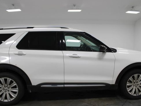 Used 2021 Ford Explorer Limited w/ Equipment Group 301A RWD image 11