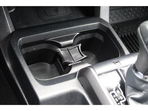 Used 2018 Toyota Tacoma TRD Off-Road w/ Technology Package image 31