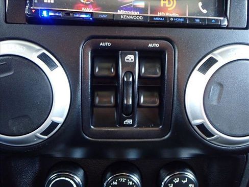 Used 2016 Jeep Wrangler Unlimited Rubicon image 17