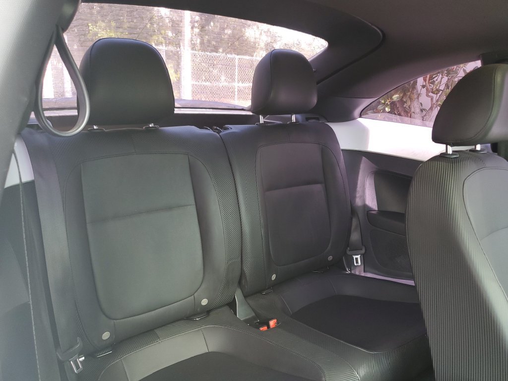 Used 2018 Volkswagen Beetle 2.0T SE FWD image 13