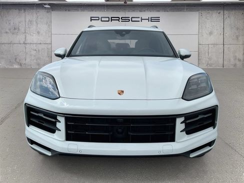 Certified 2025 Porsche Cayenne AWD/4WD image 6