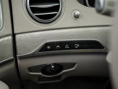 Used 2017 Mercedes-Benz S 550 Sedan image 30
