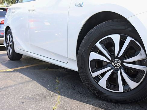 Used 2017 Toyota Prius Prime Premium FWD image 5