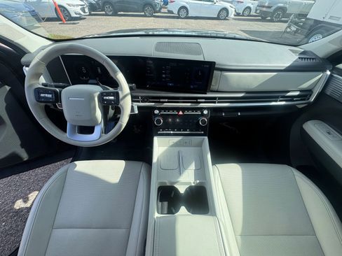 Used 2025 Hyundai Santa Fe SEL image 32