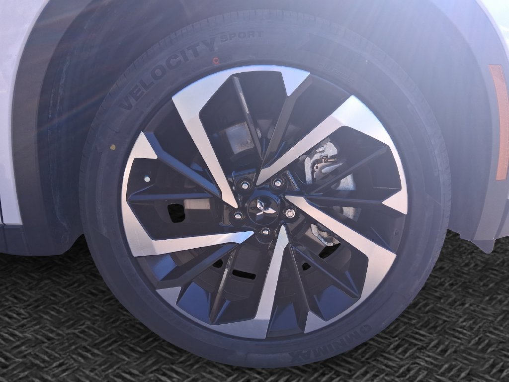 Used 2024 Mitsubishi Outlander FWD image 11
