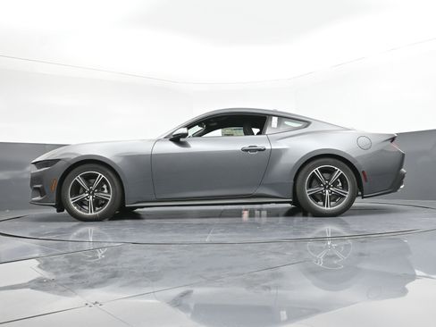 Used 2025 Ford Mustang Coupe image 13