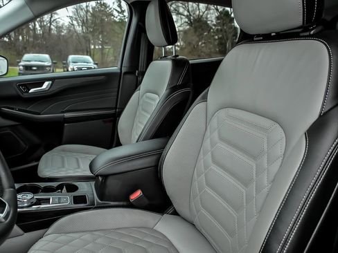 Used 2023 Ford Escape Platinum w/ Premium Technology Package AWD/4WD image 14