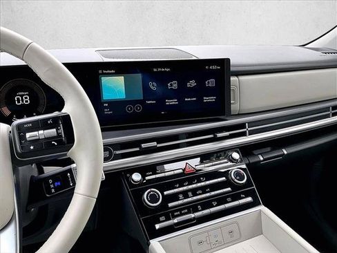 Used 2025 Hyundai Santa Fe SE FWD image 8