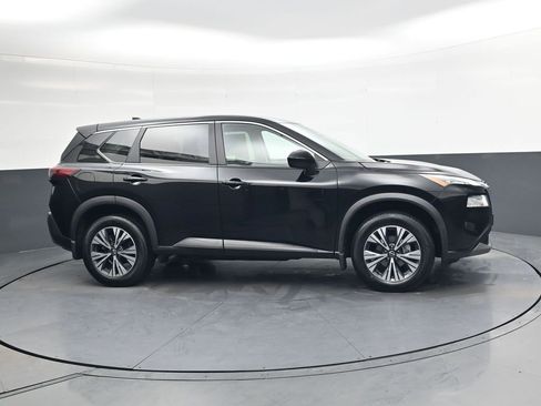 Used 2023 Nissan Rogue SV image 3