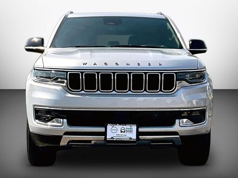 Used 2024 Jeep Wagoneer L Series III w/ Flexible Seating Group AWD/4WD image 2
