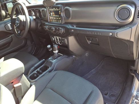 Used 2023 Jeep Wrangler Unlimited w/ Cold Weather Group image 18