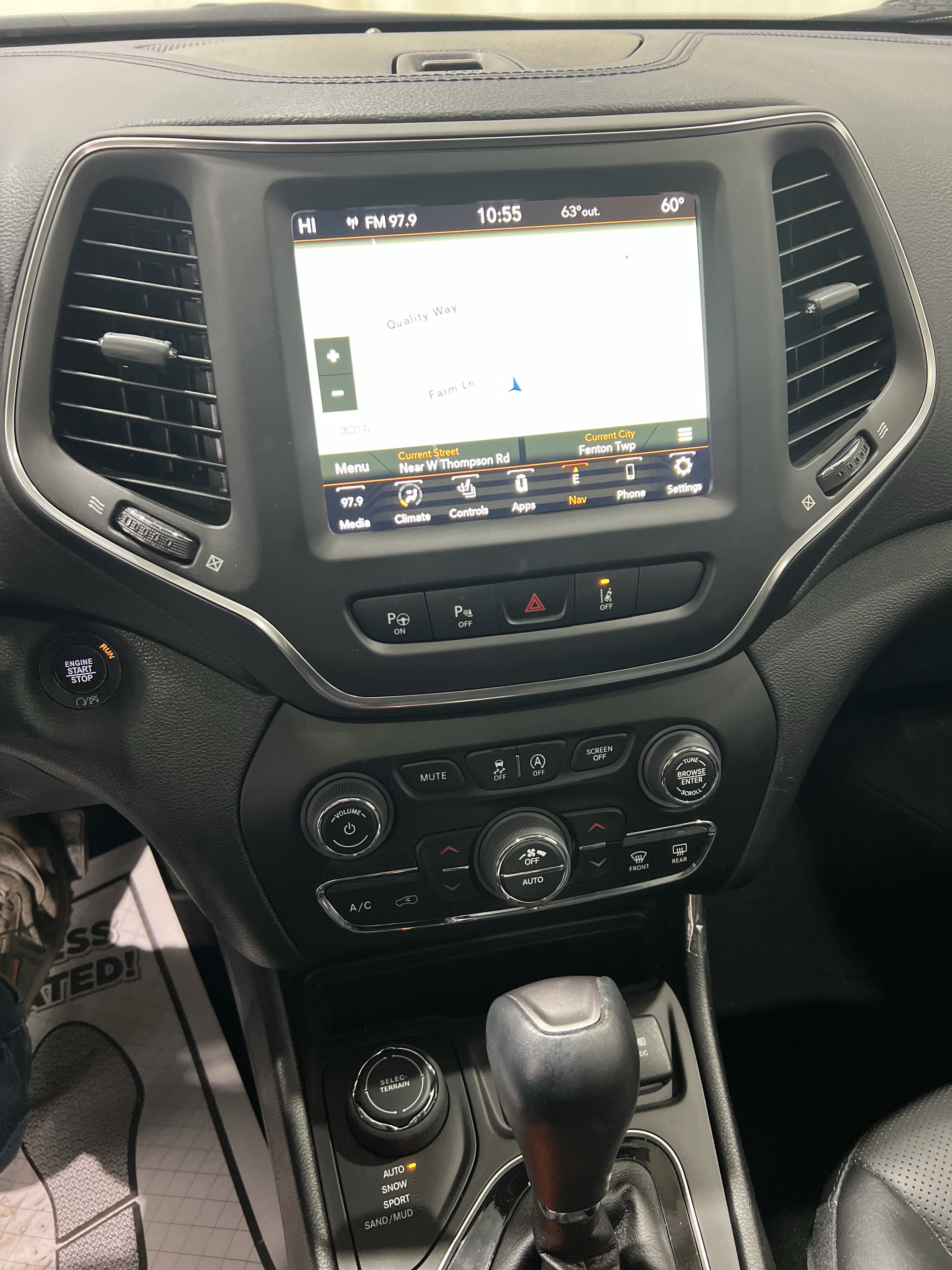 Used 2023 Jeep Cherokee Altitude Lux w/ Elite Group AWD/4WD image 11