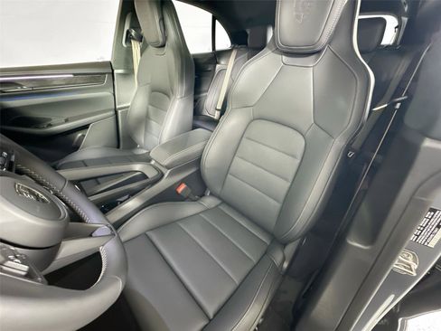 Certified 2025 Porsche Macan Turbo Electric AWD/4WD image 5