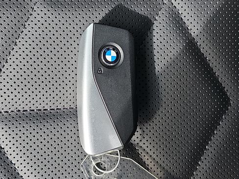New 2026 BMW i5 eDrive40 w/ Convenience Package RWD image 37