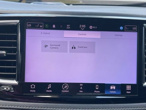 Used 2022 Chrysler Pacifica Limited w/ Uconnect Theater Family Group FWD image 27