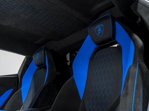 Used 2025 Lamborghini Revuelto AWD/4WD image 18