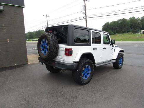 Used 2018 Jeep Wrangler Unlimited Sahara AWD/4WD image 4