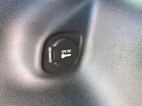 Used 2022 Jeep Cherokee Trailhawk AWD/4WD image 41