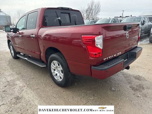 Used 2017 Nissan Titan SV image 4