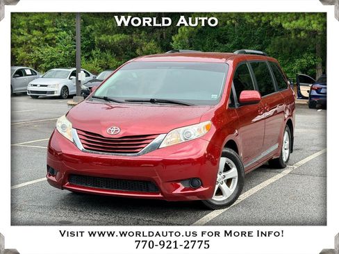 Used 2017 Toyota Sienna LE w/ Protection Package FWD image 1