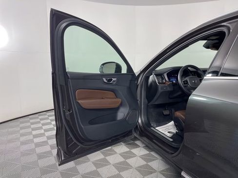 Used 2023 Volvo XC60 B5 Plus w/ Protection Package Premier FWD image 17
