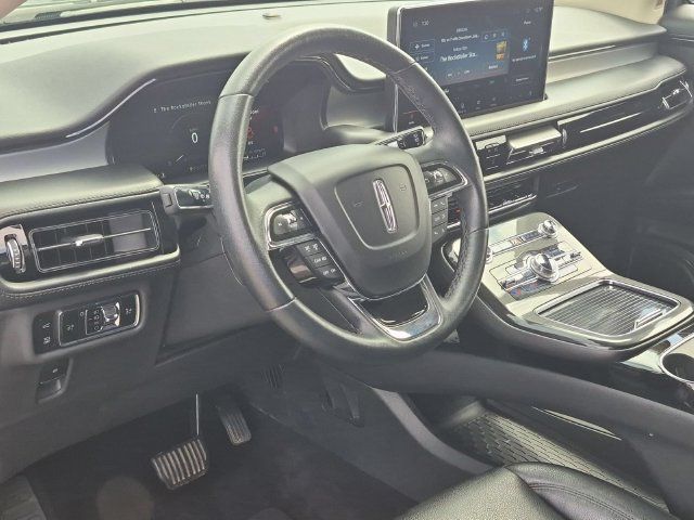 Certified 2023 Lincoln Nautilus AWD w/ Premium Package image 11