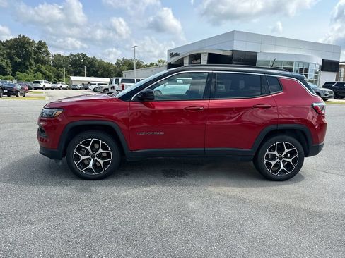 Used 2025 Jeep Compass Limited AWD/4WD image 4