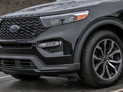 Used 2022 Ford Explorer ST-Line w/ Class IV Trailer Tow Package image 2