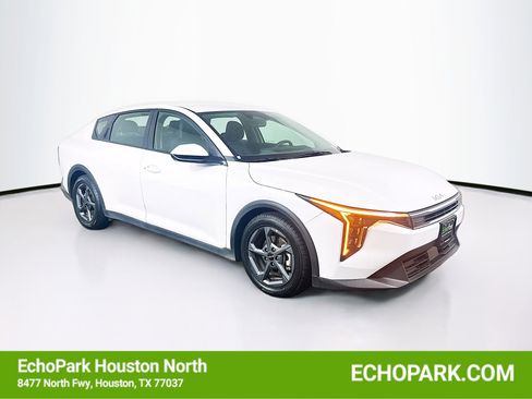 Used 2025 Kia K4 LXS image 1