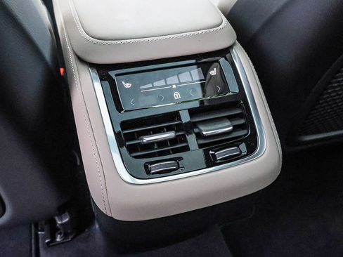 New 2025 Volvo XC90 B6 Core w/ Climate Package image 22