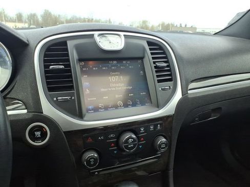 Used 2013 Chrysler 300 C RWD image 9