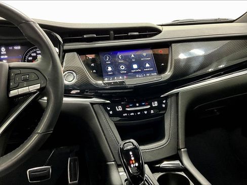 Used 2024 Cadillac XT6 Sport w/ Technology Package image 8