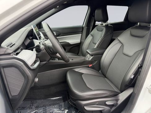 New 2026 Jeep Compass Latitude image 10