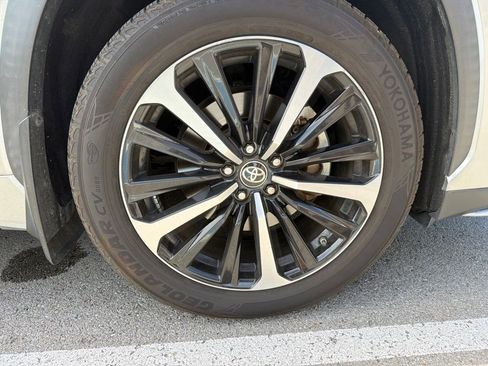 Used 2021 Toyota Highlander XSE AWD/4WD image 37